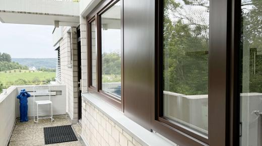 Braune Aluminium Fenster in Leonberg