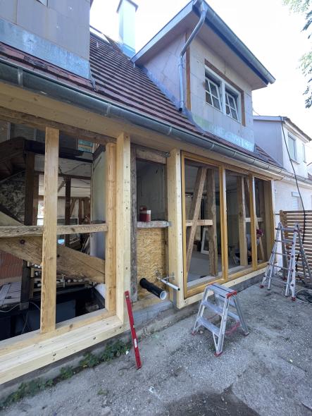 Außenansicht vor dem Einsetzen neuer Fenster in Leonberg
