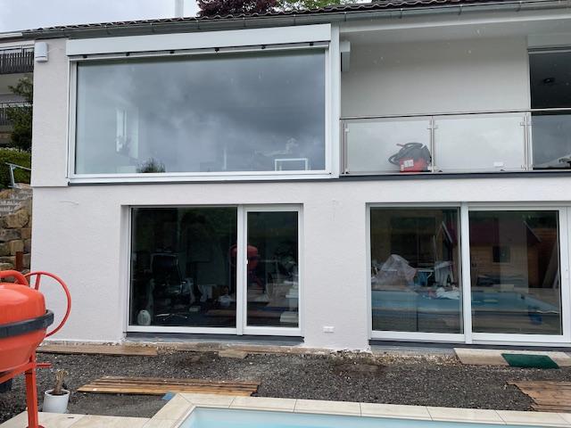 Einfamilienhaus Leonberg mit Fenstern in weiß