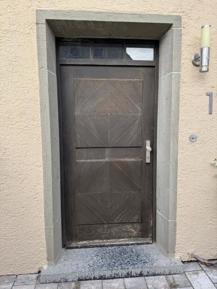 Alte Holzhaustür Frontansicht